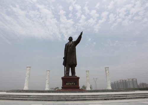中国最大的孙中山雕塑在唐山港落成 阿特网-最